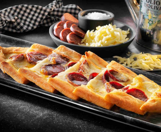Sucuk Kaşarlı Pide