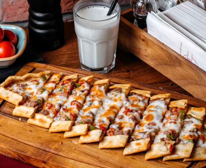 Kuşbaşılı Kaşarlı Pide